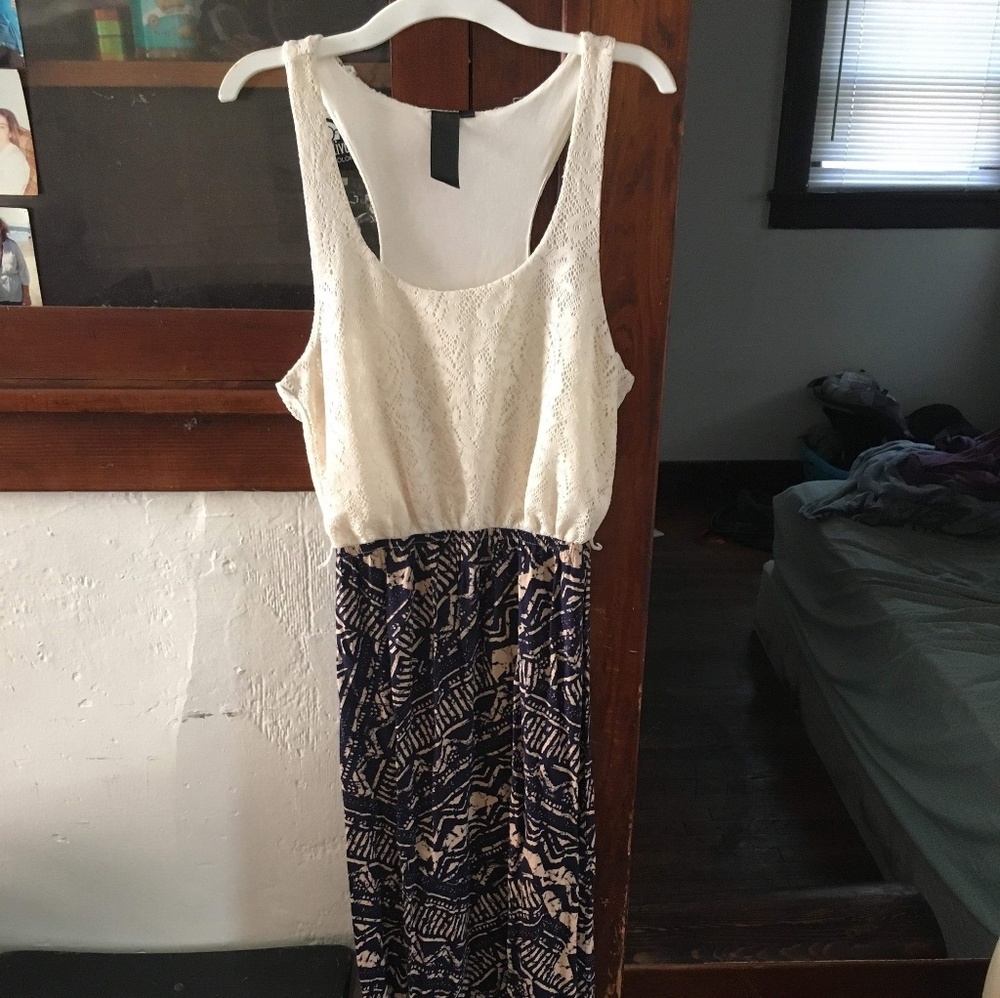 Clothes - Picture 2 of 8